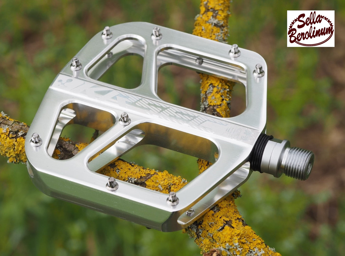 Platform Pedals Aluminum glossy silver, triple sealed bearings
