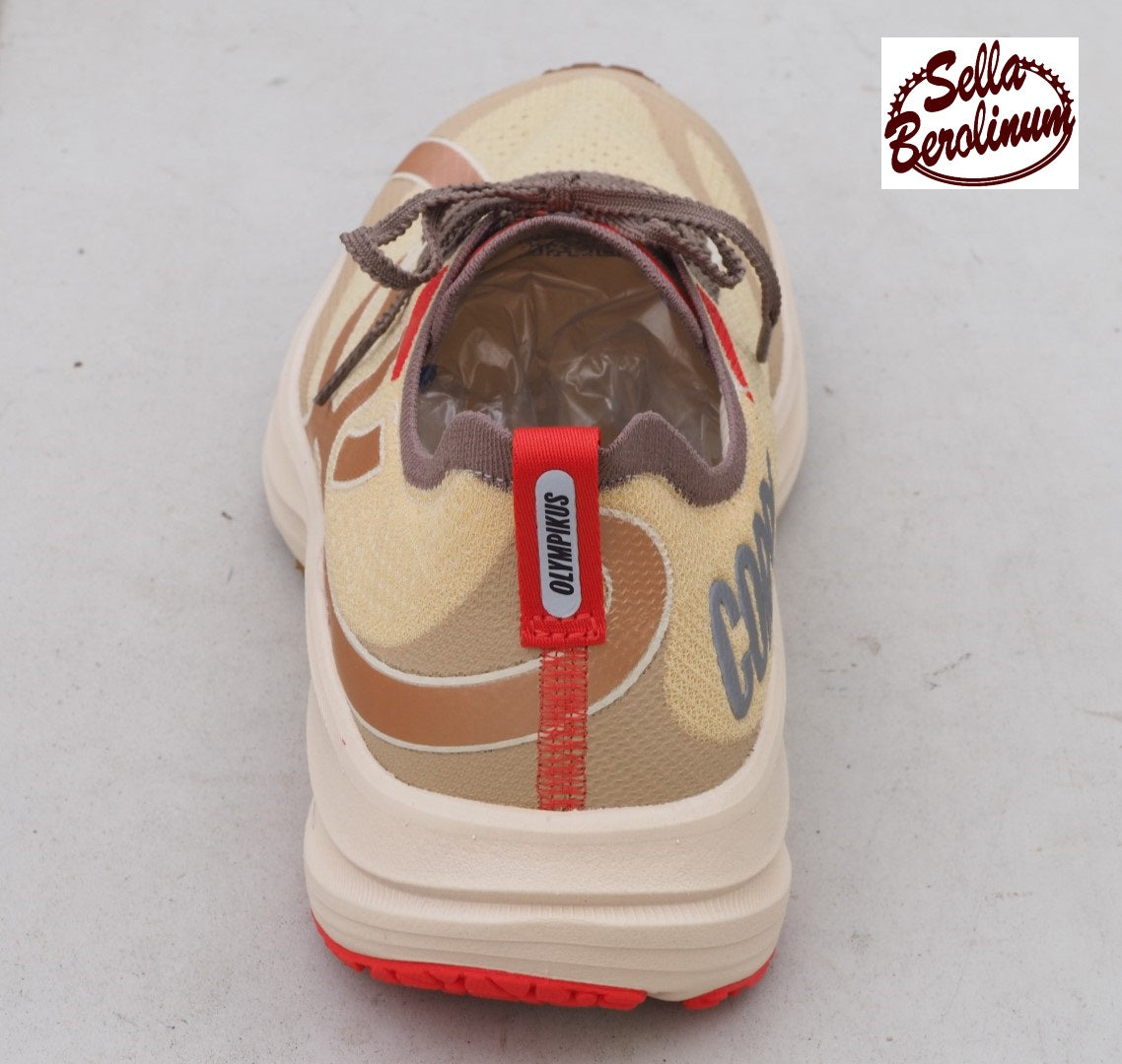 Olympikus Corre 4 Laufschuh in Beige und Sand mit roten Akzenten und Eleva Pro 2.0 Zwischensohle, Rückansicht.