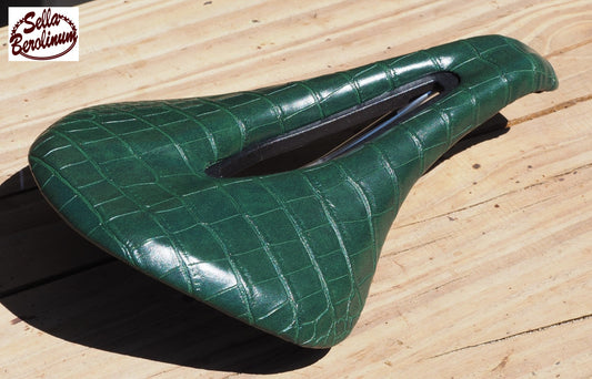 Sellax Croco Carved Sattel Grün