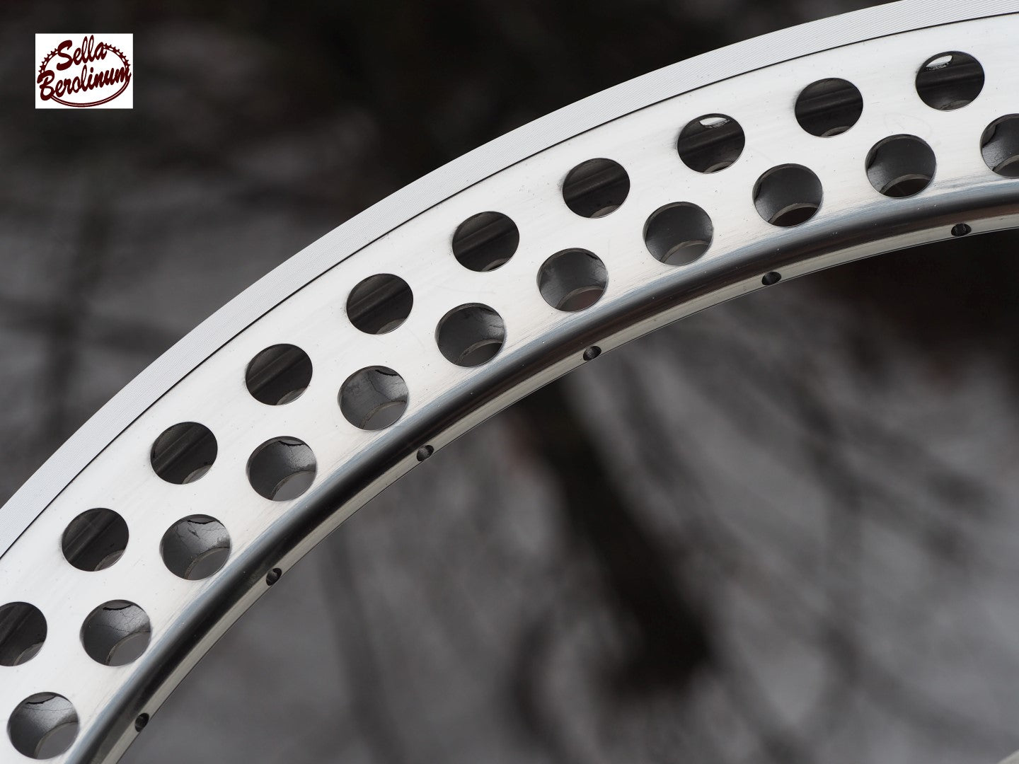 28"/ 622 / 60 mm perforated high-profile rim "Double Hole" 32 hole