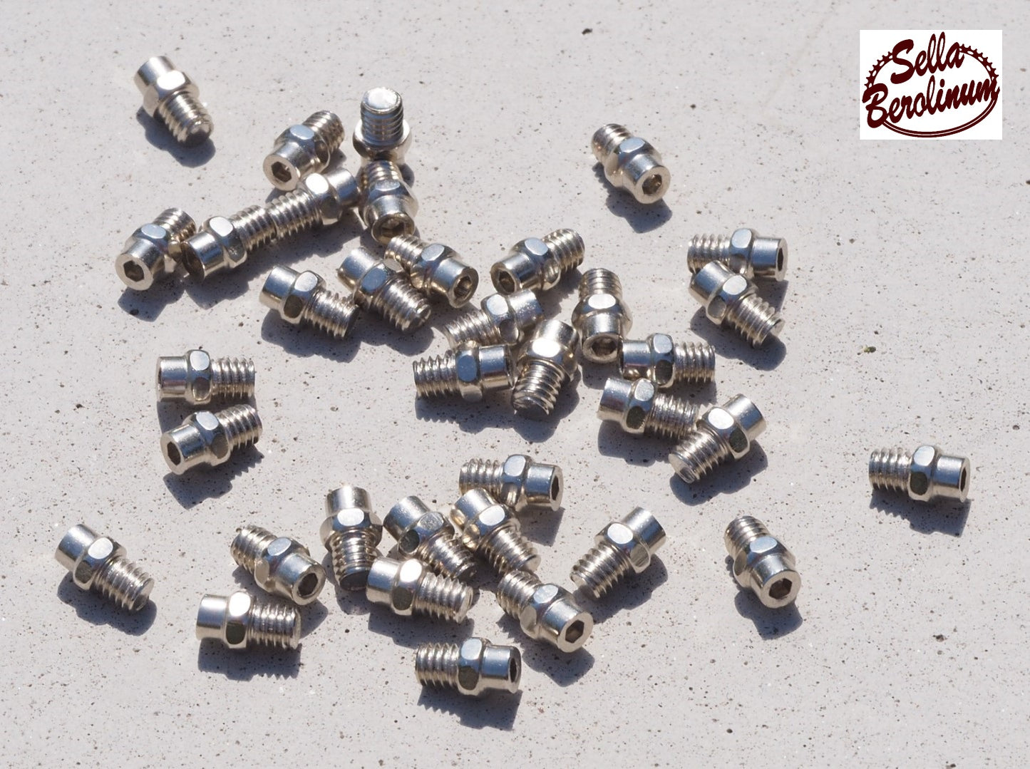 Silberfarbene M4-Pedalpins zum Einschrauben für Fahrradpedale