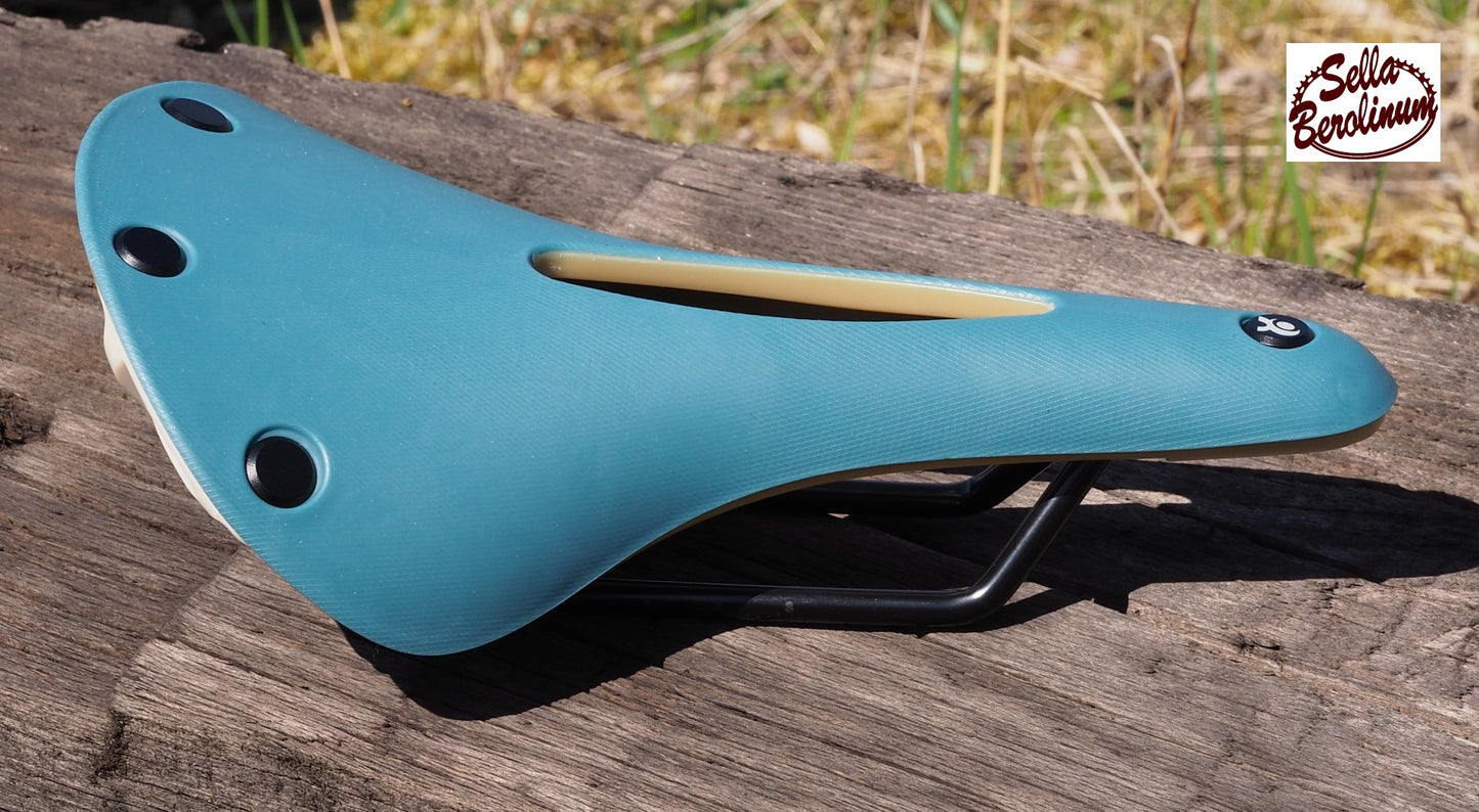 Carved Gumbium Sattel Skyblue
