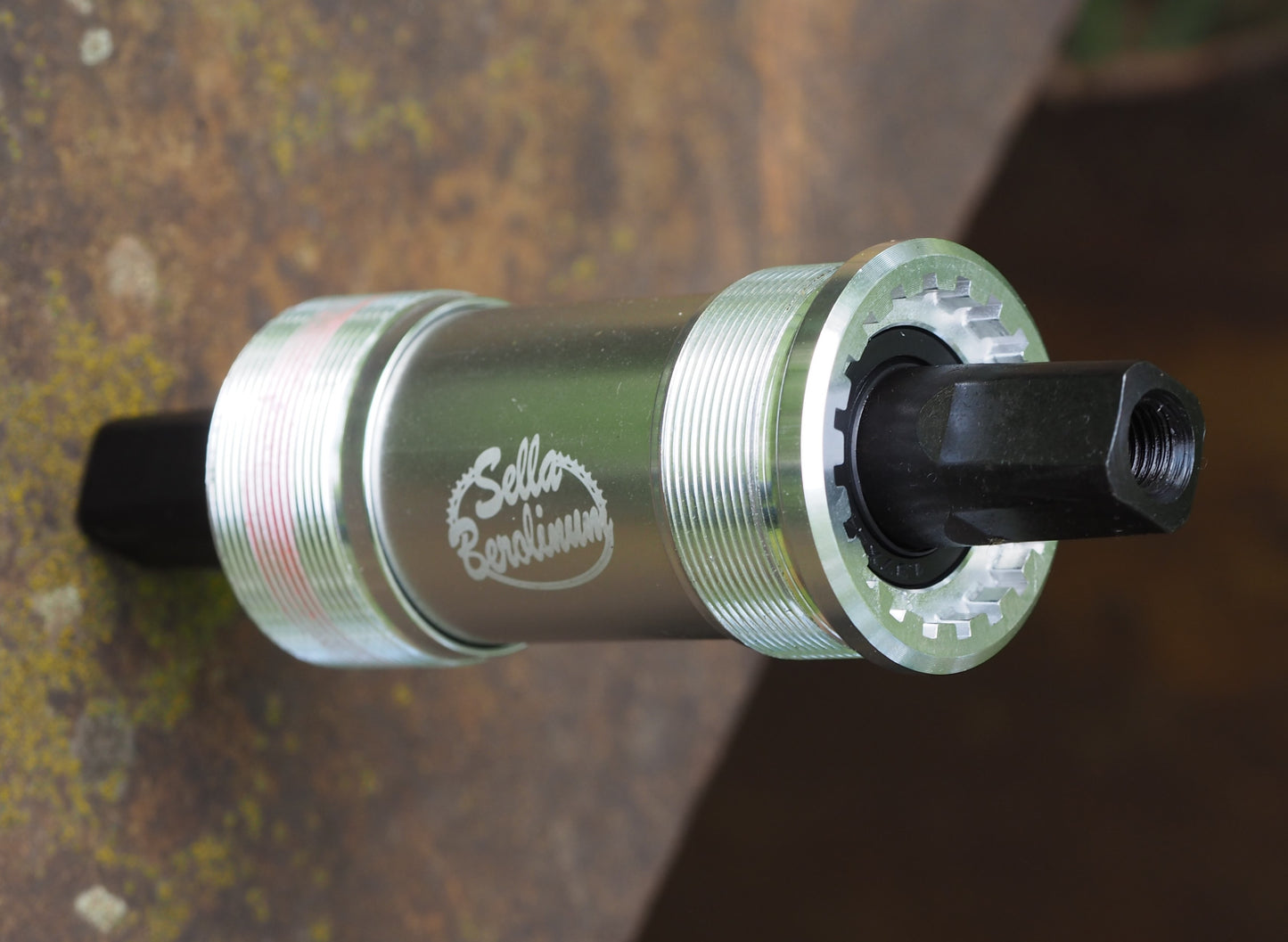Neco "Swiss Bottom Bracket" Solid Axle / JIS